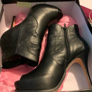 Miranda Lambert ankle boots
